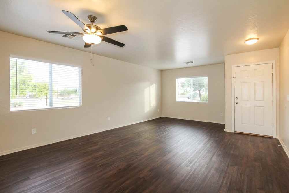 22740 W Mohave St - Photo 4 of 17