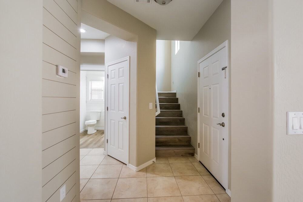 3707 W Thalia Ct - Photo 4 of 17