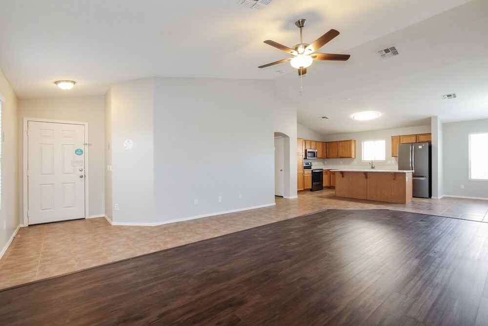 11755 W Banff Ln - Photo 4 of 16