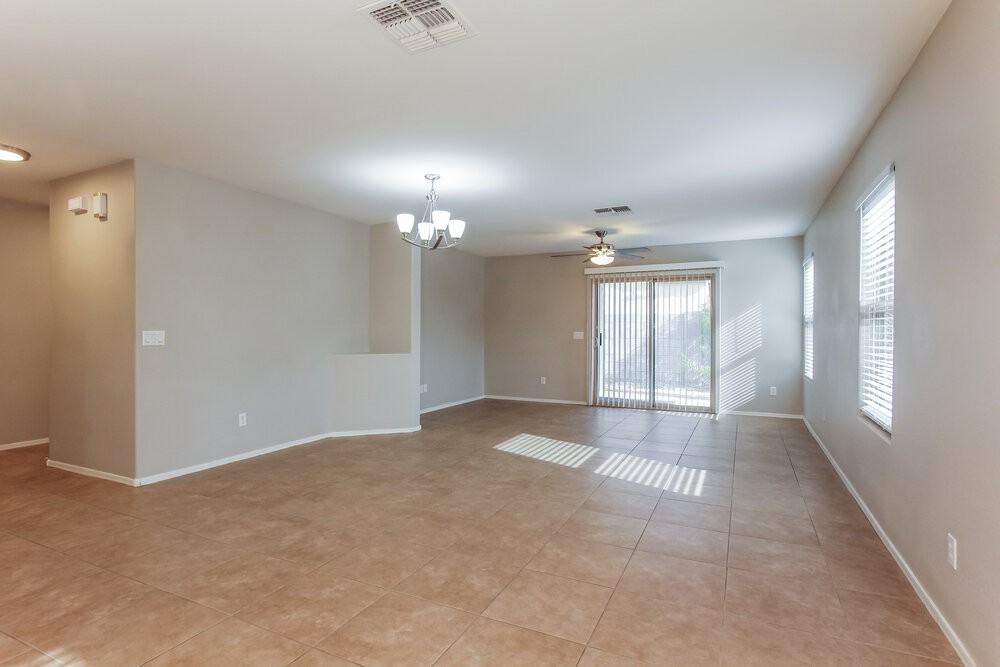 2541 S De Soto Rd - Photo 3 of 16