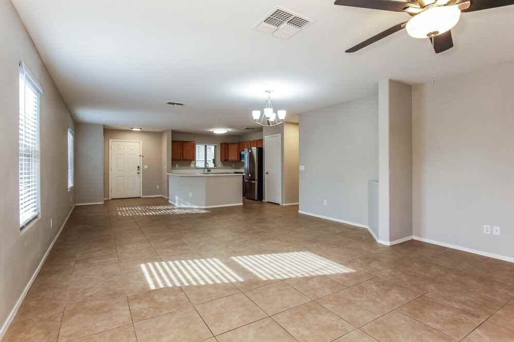 2541 S De Soto Rd - Photo 4 of 16