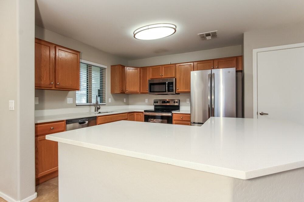 2541 S De Soto Rd - Photo 5 of 16