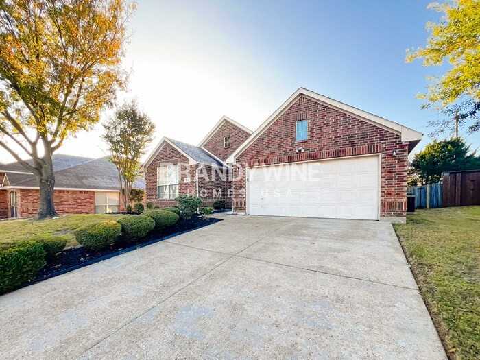 806 Christine Dr - Photo 2 of 30