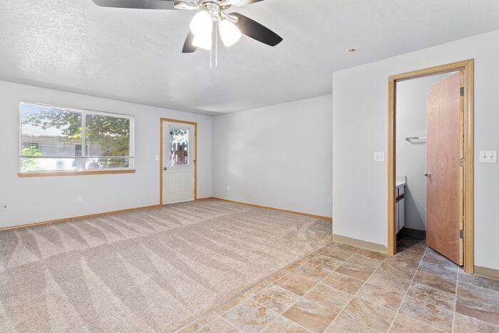 12031 Se Foster Rd - Photo 4 of 20