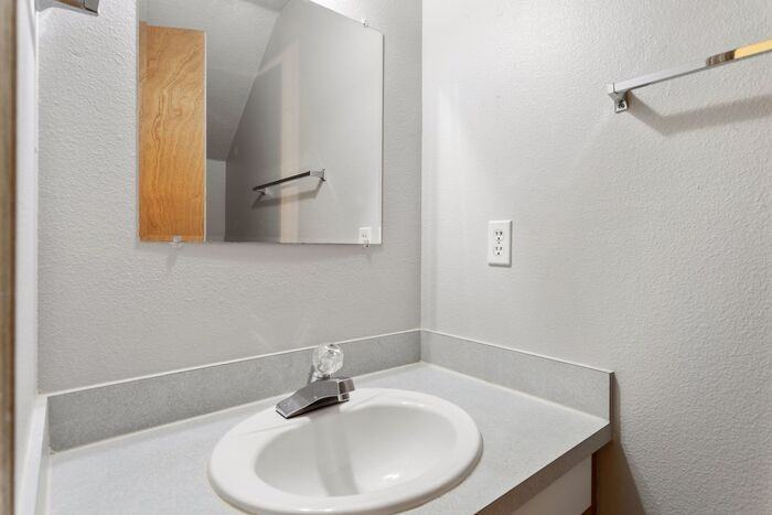 12031 Se Foster Rd - Photo 5 of 20