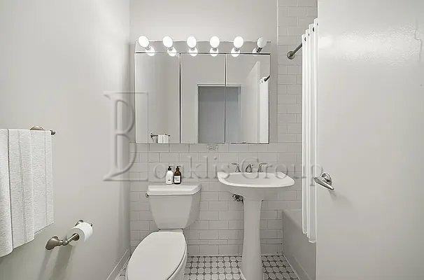 90 Washington Street #19K - Photo 4 of 5