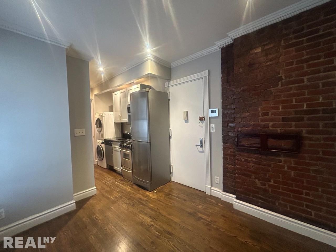 East 13th Street #2D - Photo 4 of 8