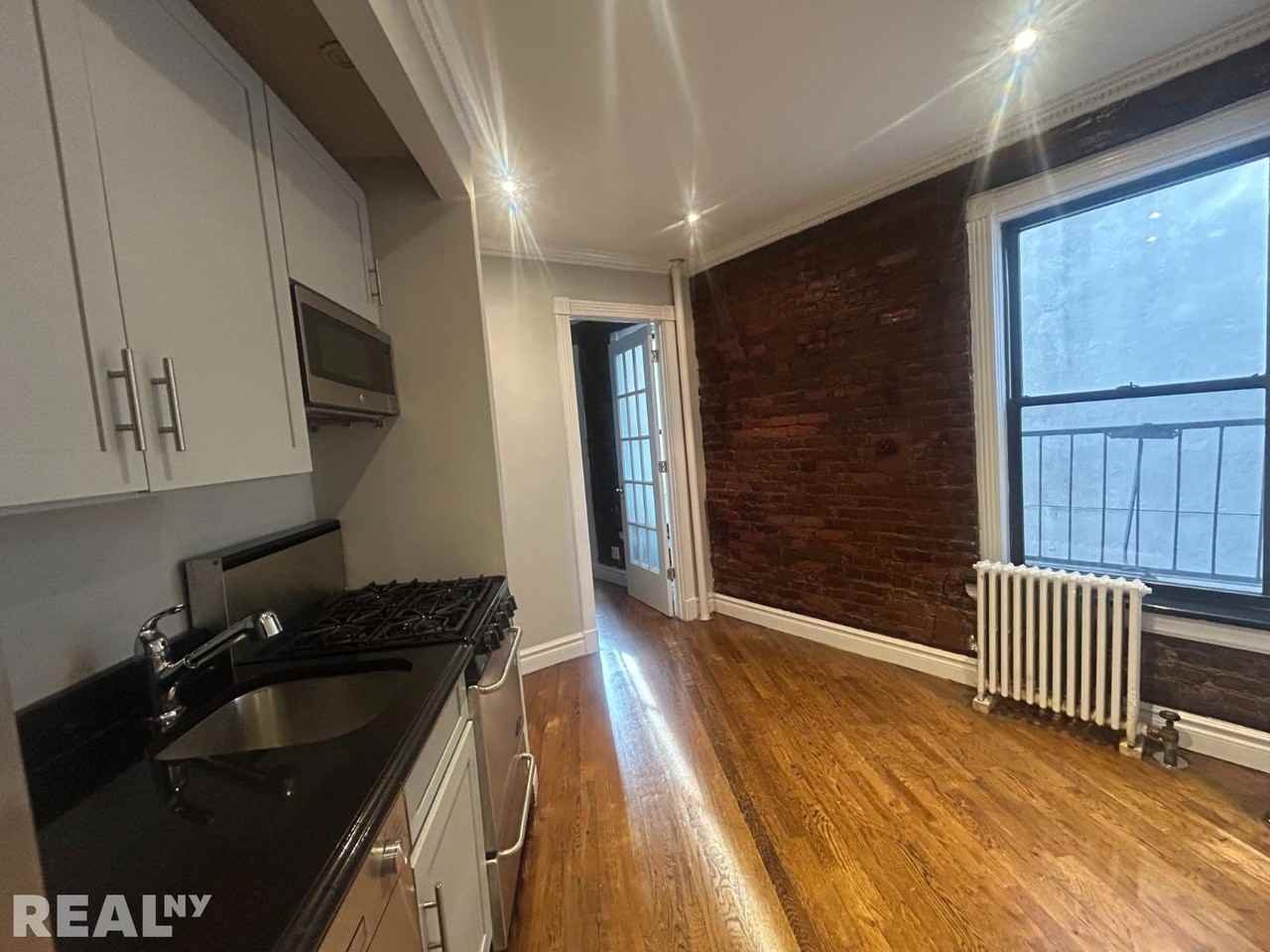 East 13th Street #5D - Photo 4 of 5