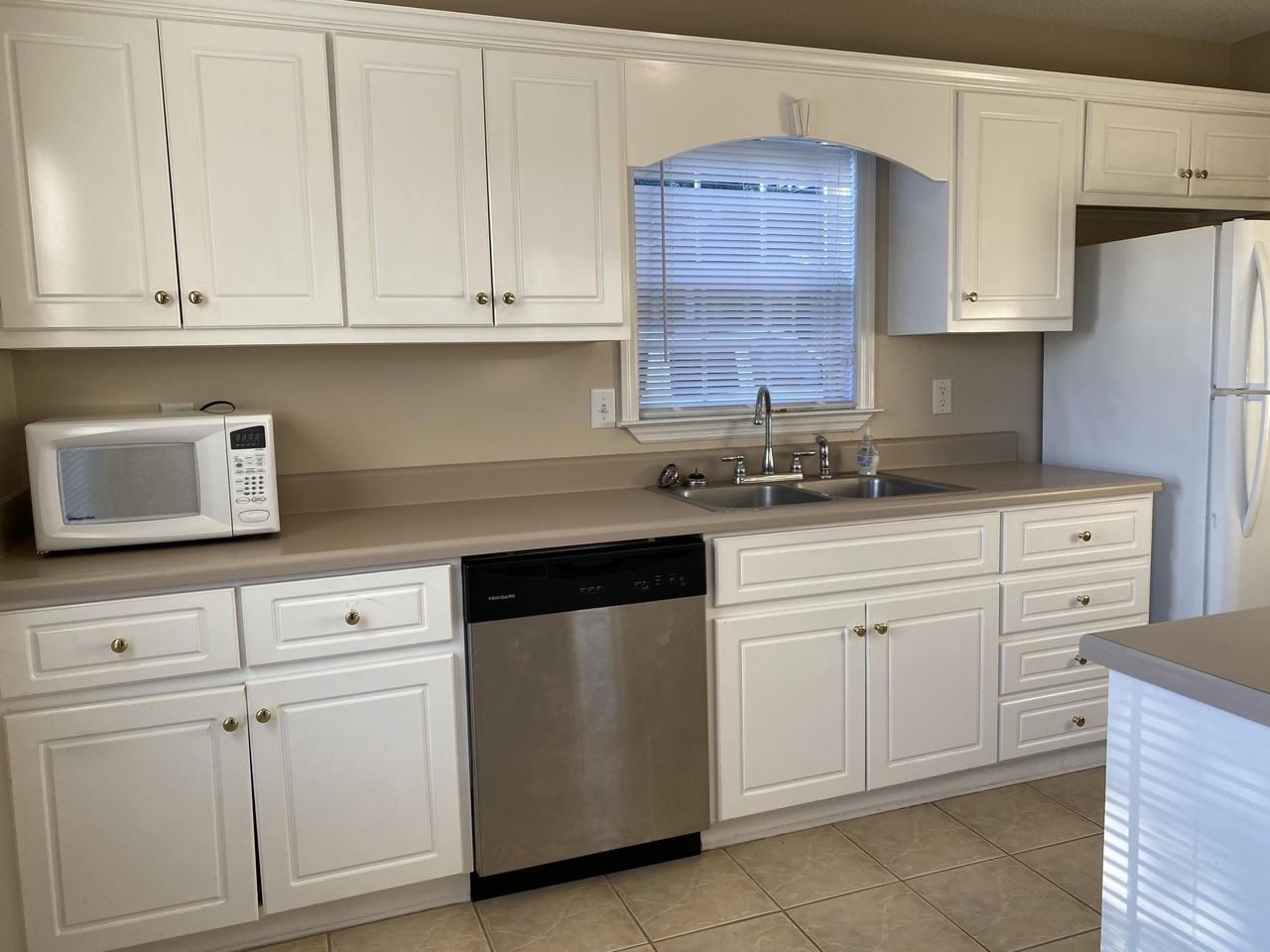 2108 Abigail Ln Sw - Photo 4 of 17