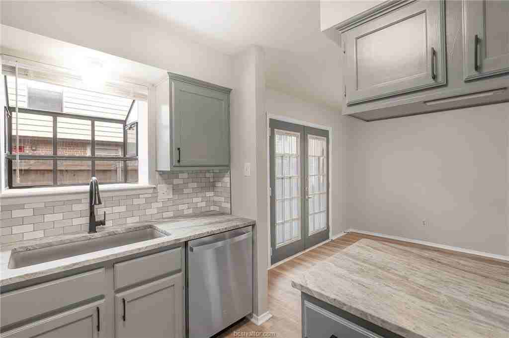 1904 Dartmouth St #G4 - Photo 4 of 27