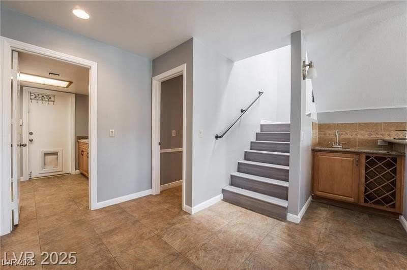 3003 La Mesa Dr - Photo 6 of 21