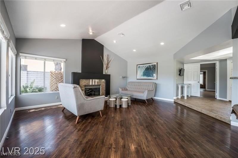 3003 La Mesa Dr - Photo 7 of 21