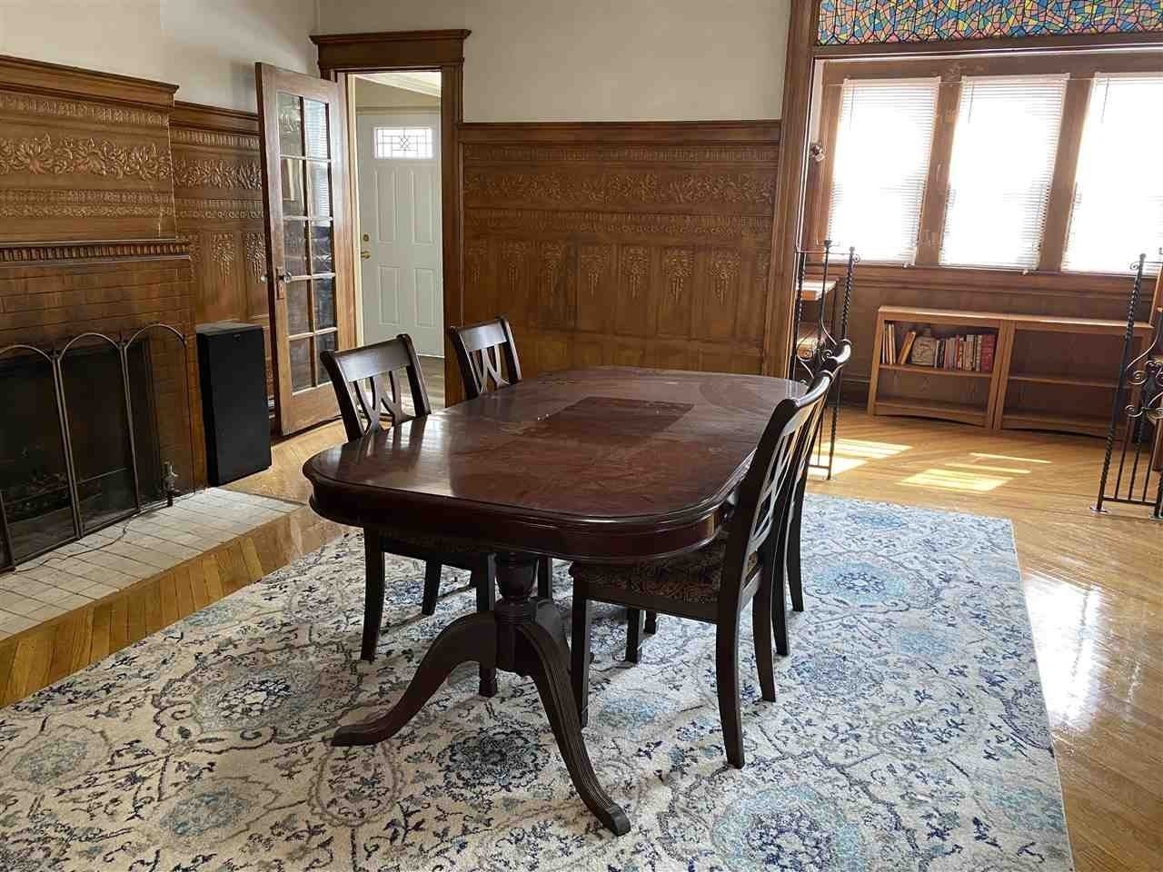 163 Jewett Ave - Photo 5 of 33