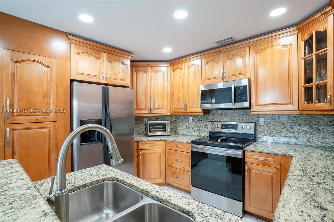 15025 Sw 141st Ter #0 - Photo 2 of 34