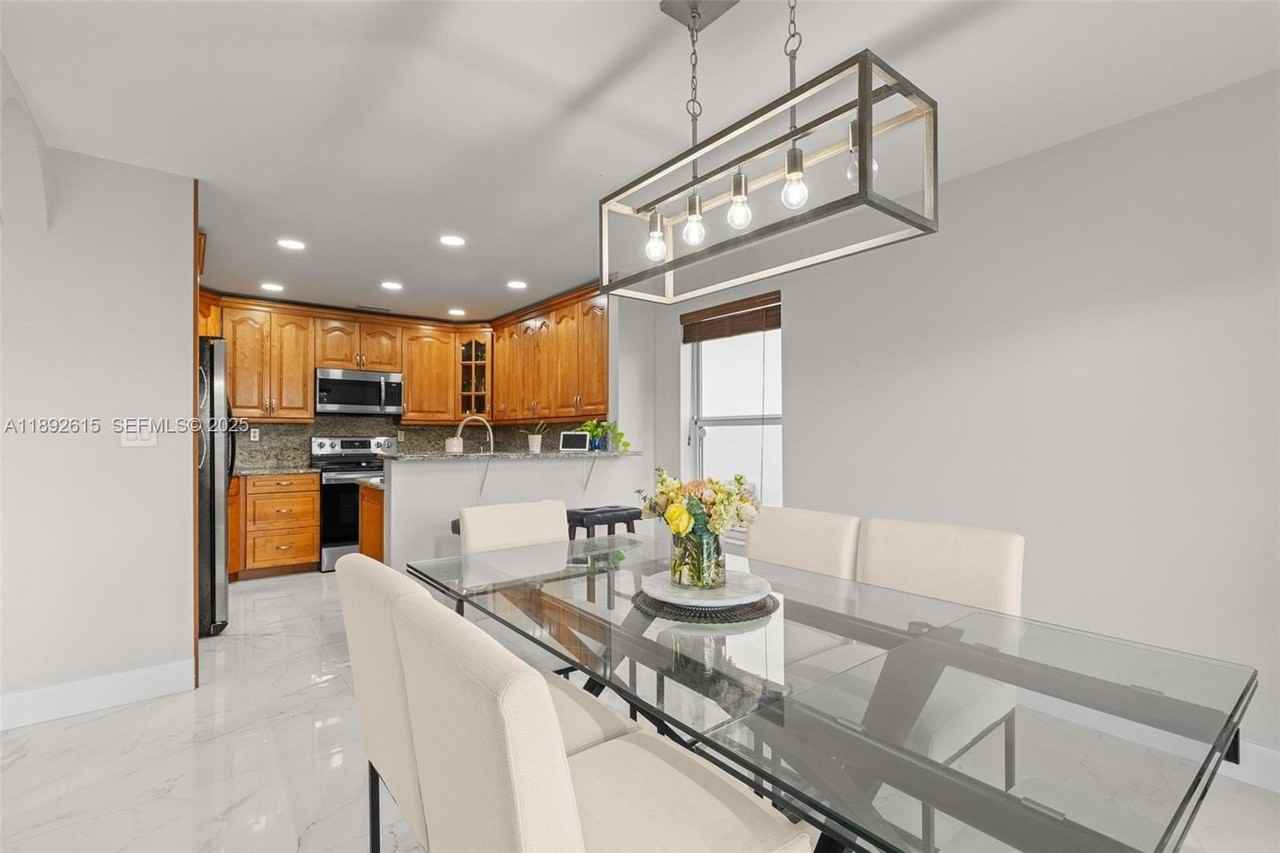 15025 Sw 141st Ter #0 - Photo 3 of 34