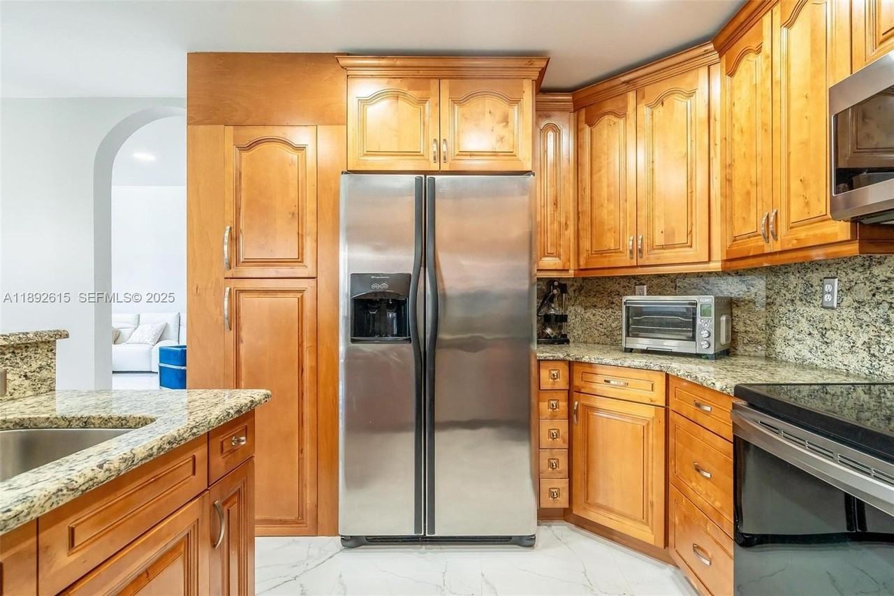 15025 Sw 141st Ter #0 - Photo 4 of 34