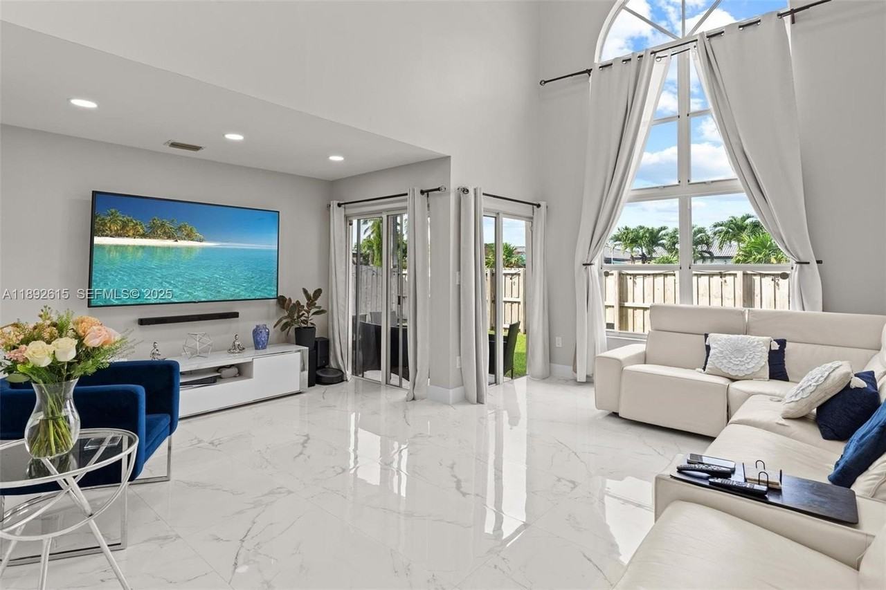 15025 Sw 141st Ter #0 - Photo 5 of 34