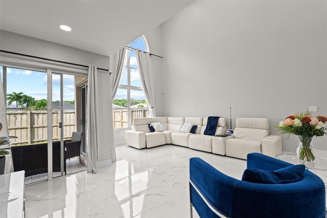 15025 Sw 141st Ter #0 - Photo 6 of 34