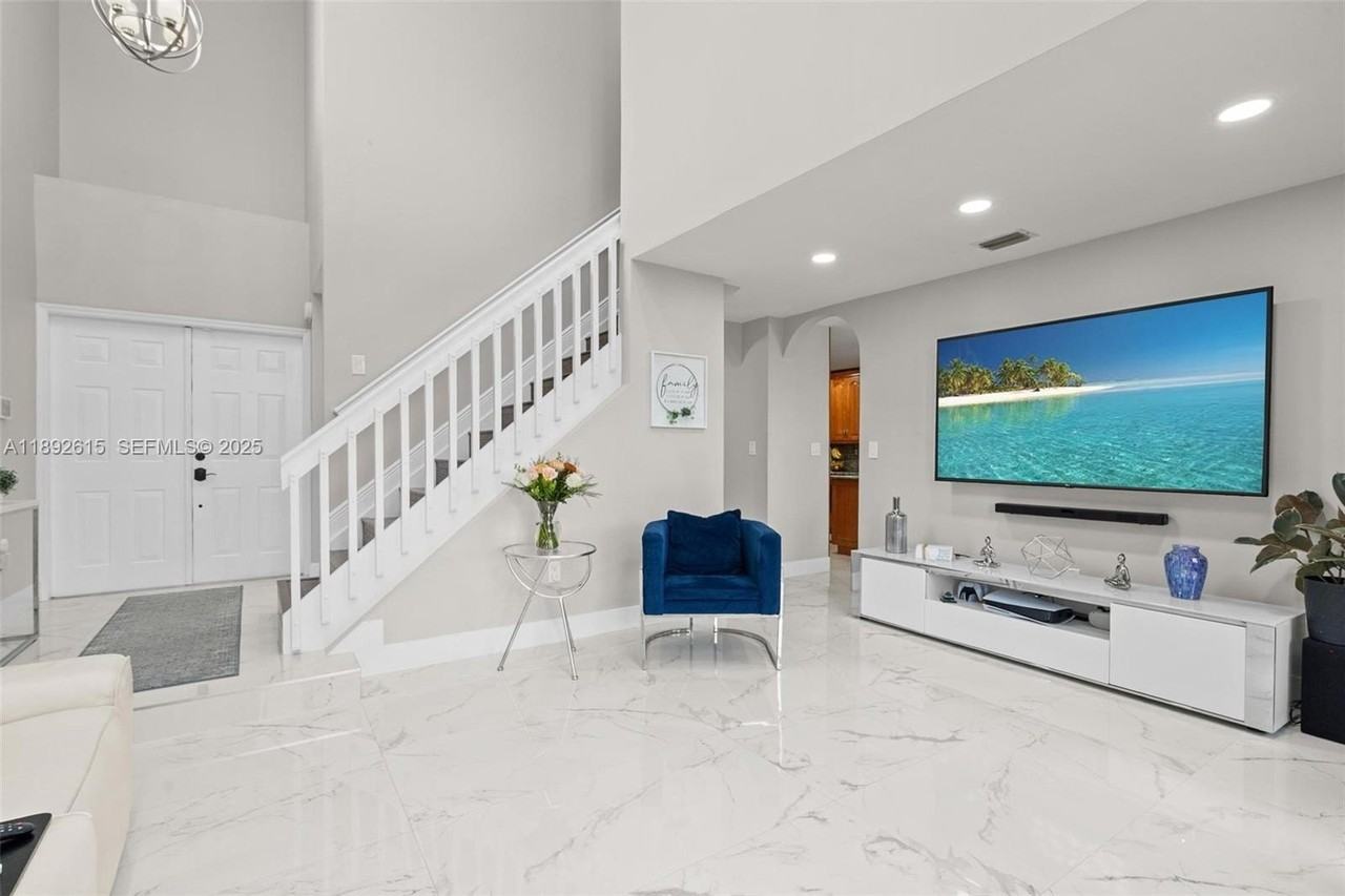 15025 Sw 141st Ter #0 - Photo 7 of 34