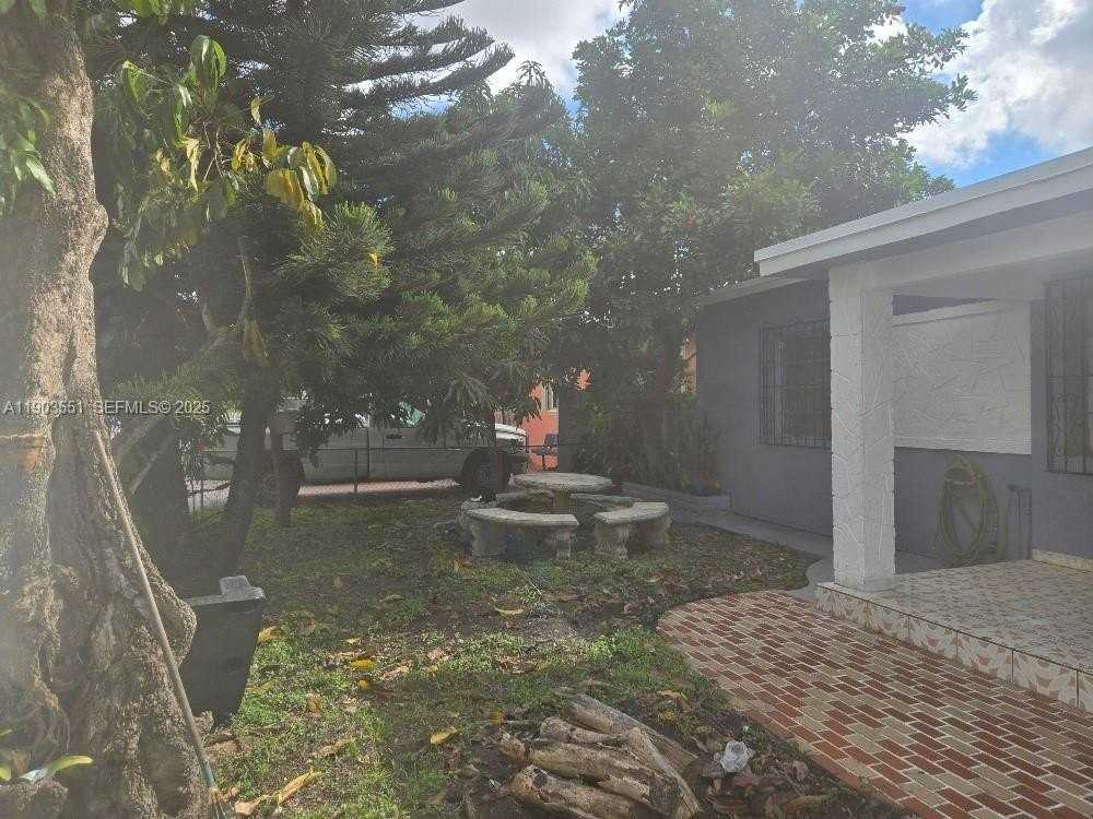 1370 Nw 116th Ter - Photo 2 of 11