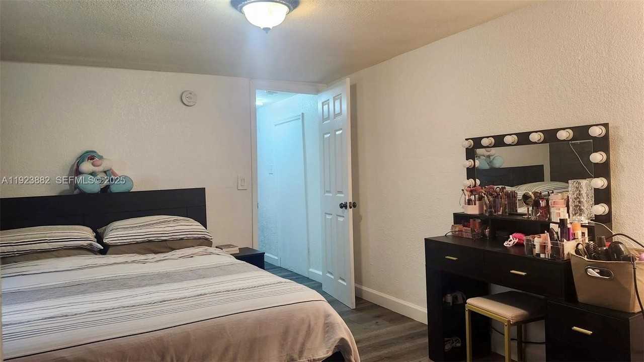 14 Cedar St #14 - Photo 5 of 15