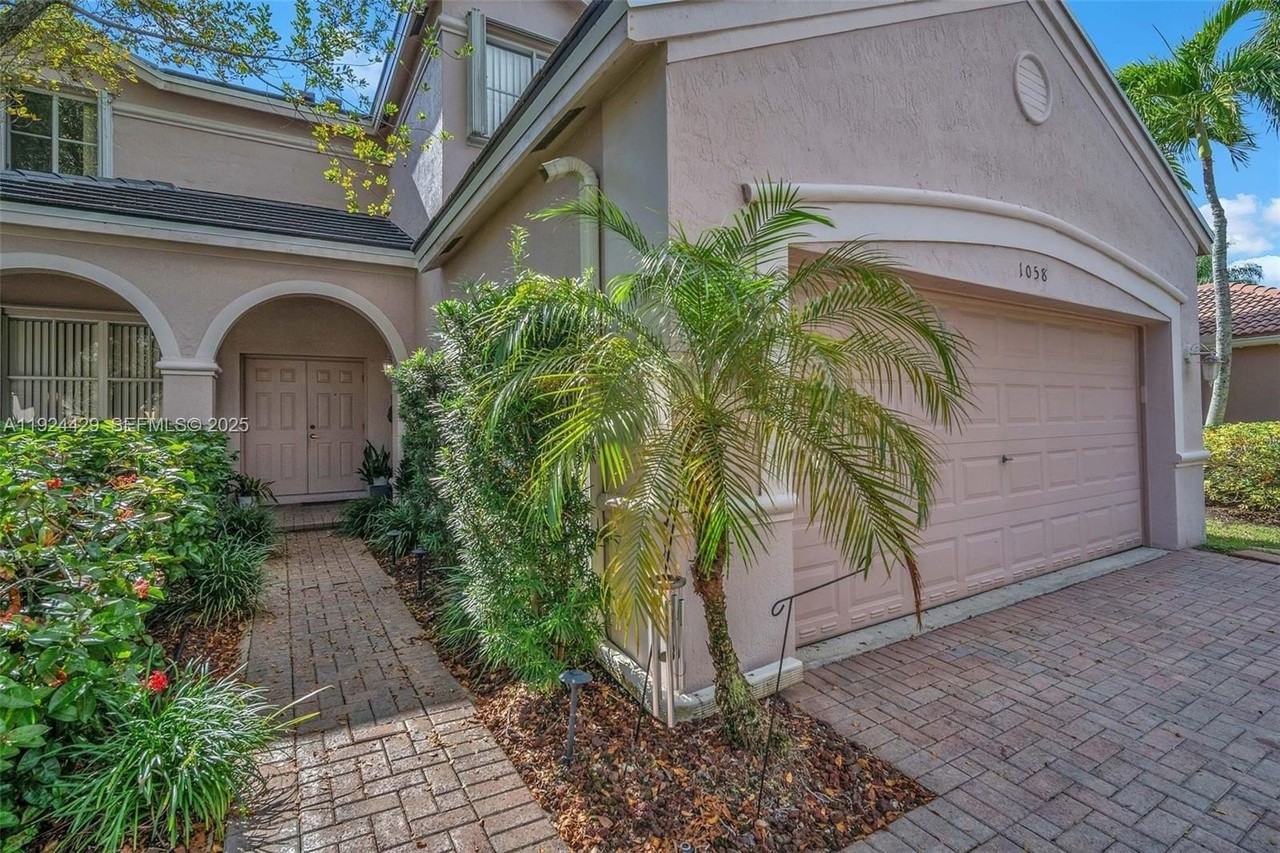 1058 Tupelo Way - Photo 2 of 43