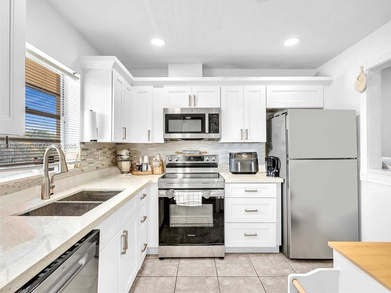 5130 Sw 40th Ave #23B - Photo 6 of 38