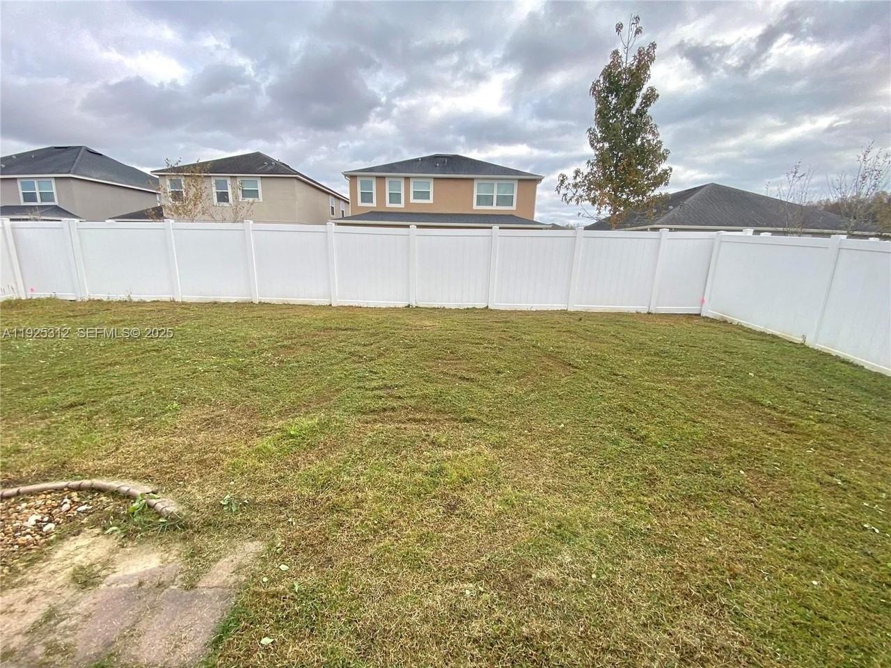 8251 Randall Park Boulevard - Photo 4 of 21