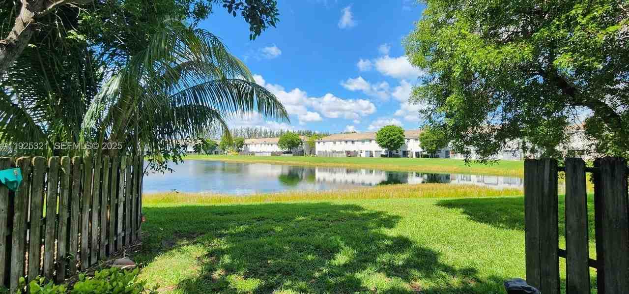 2940 Se 15th Ter #2940 - Photo 4 of 28