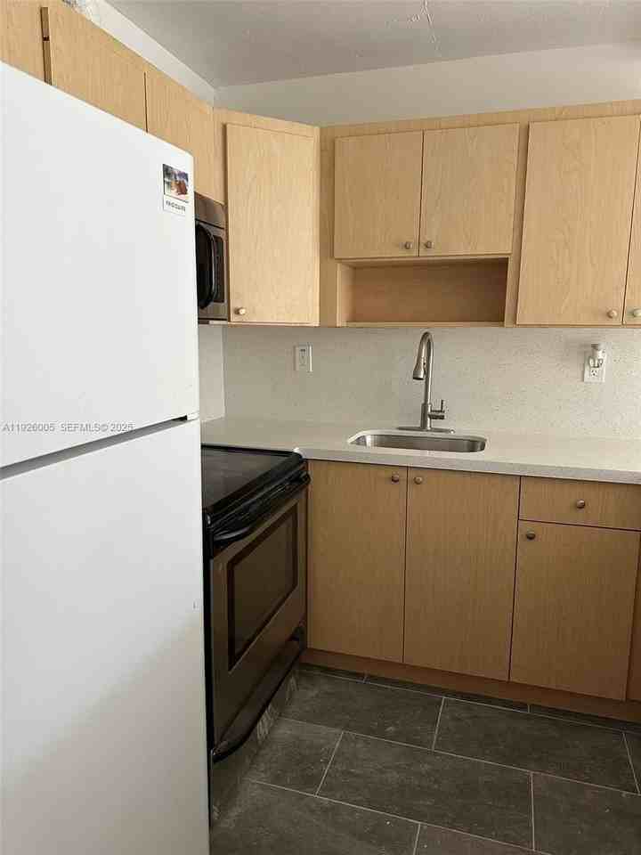 210 172nd St #542 - Photo 6 of 12