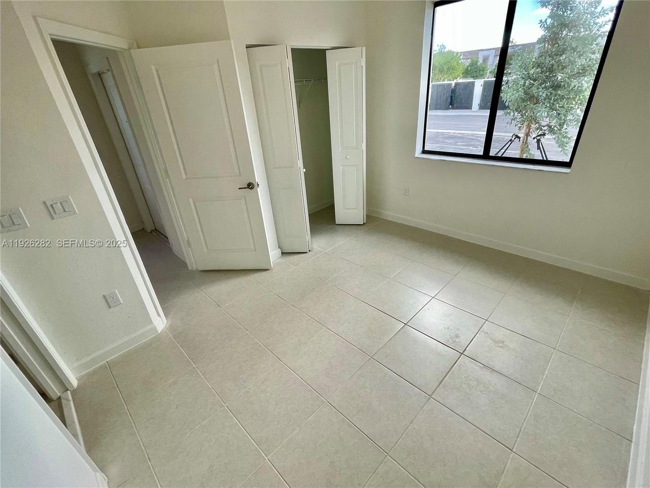 20671 Northeast 7th Place - Photo 5 of 26