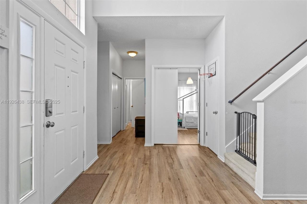 128 Emeraldview Ave - Photo 4 of 32