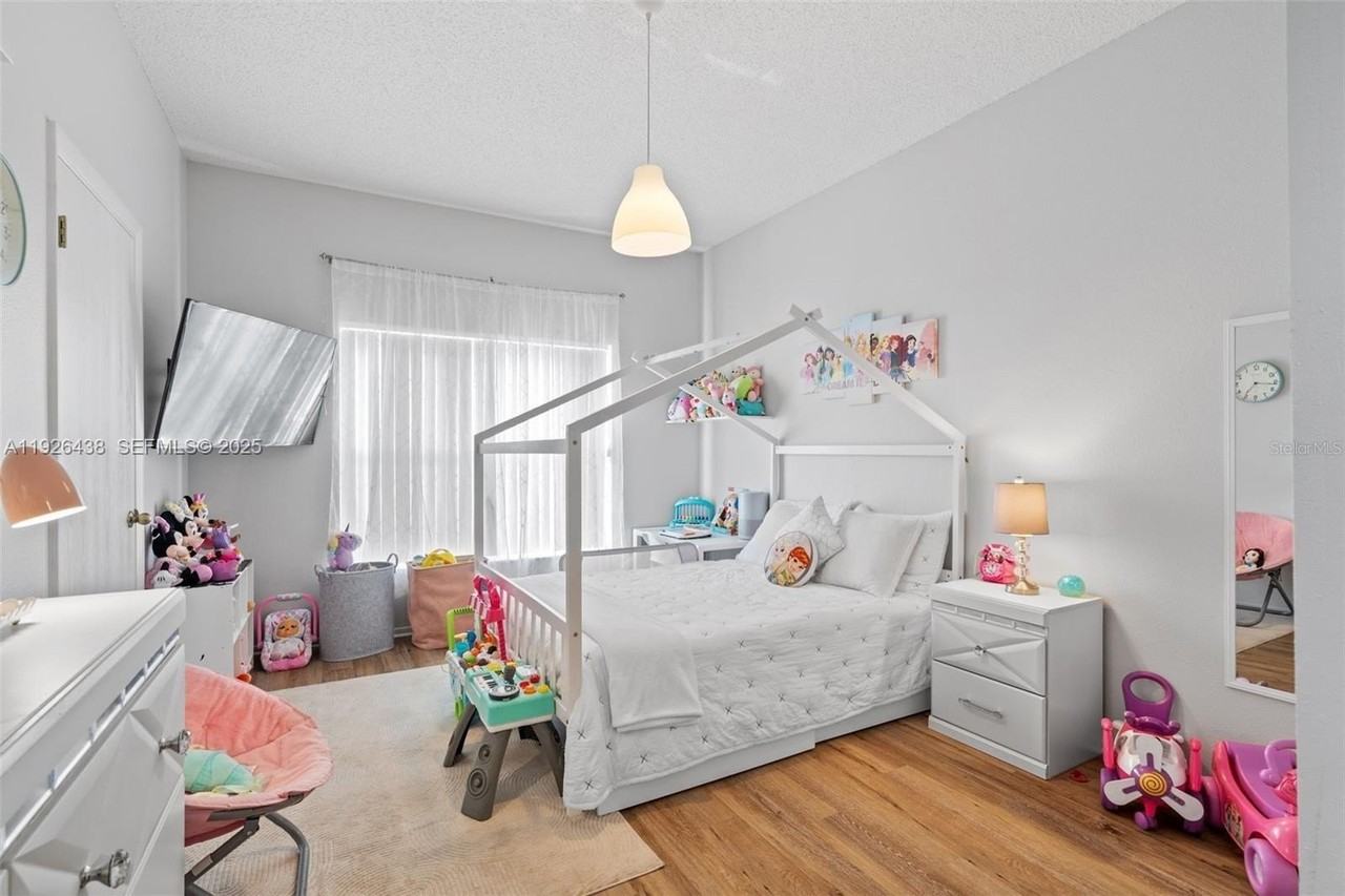 128 Emeraldview Ave - Photo 6 of 32