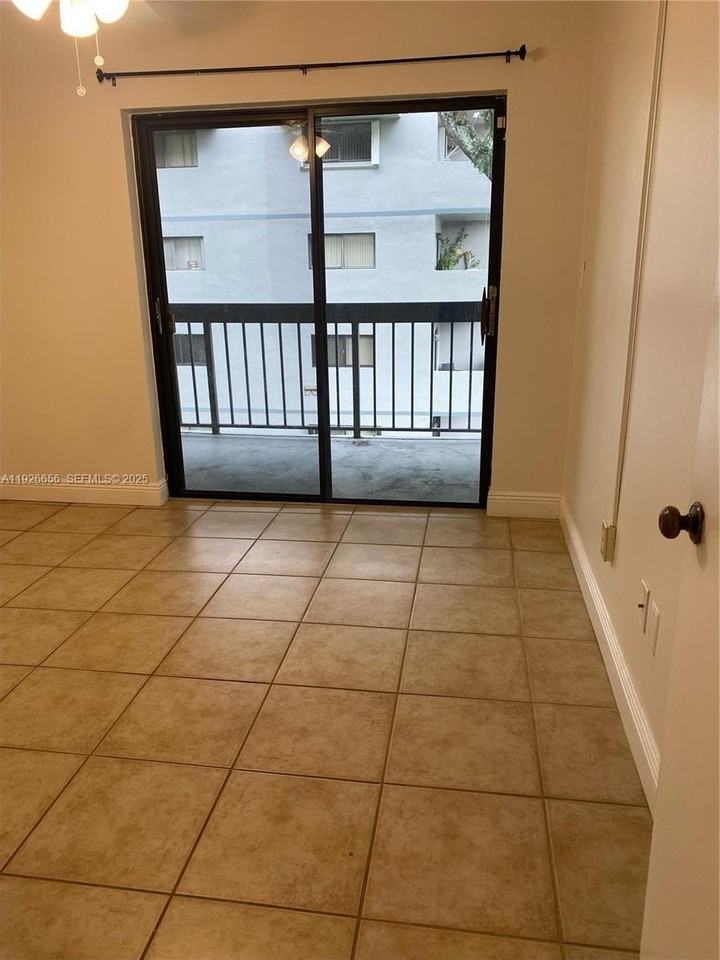 8811 Sw 132nd Pl #309CW - Photo 7 of 8