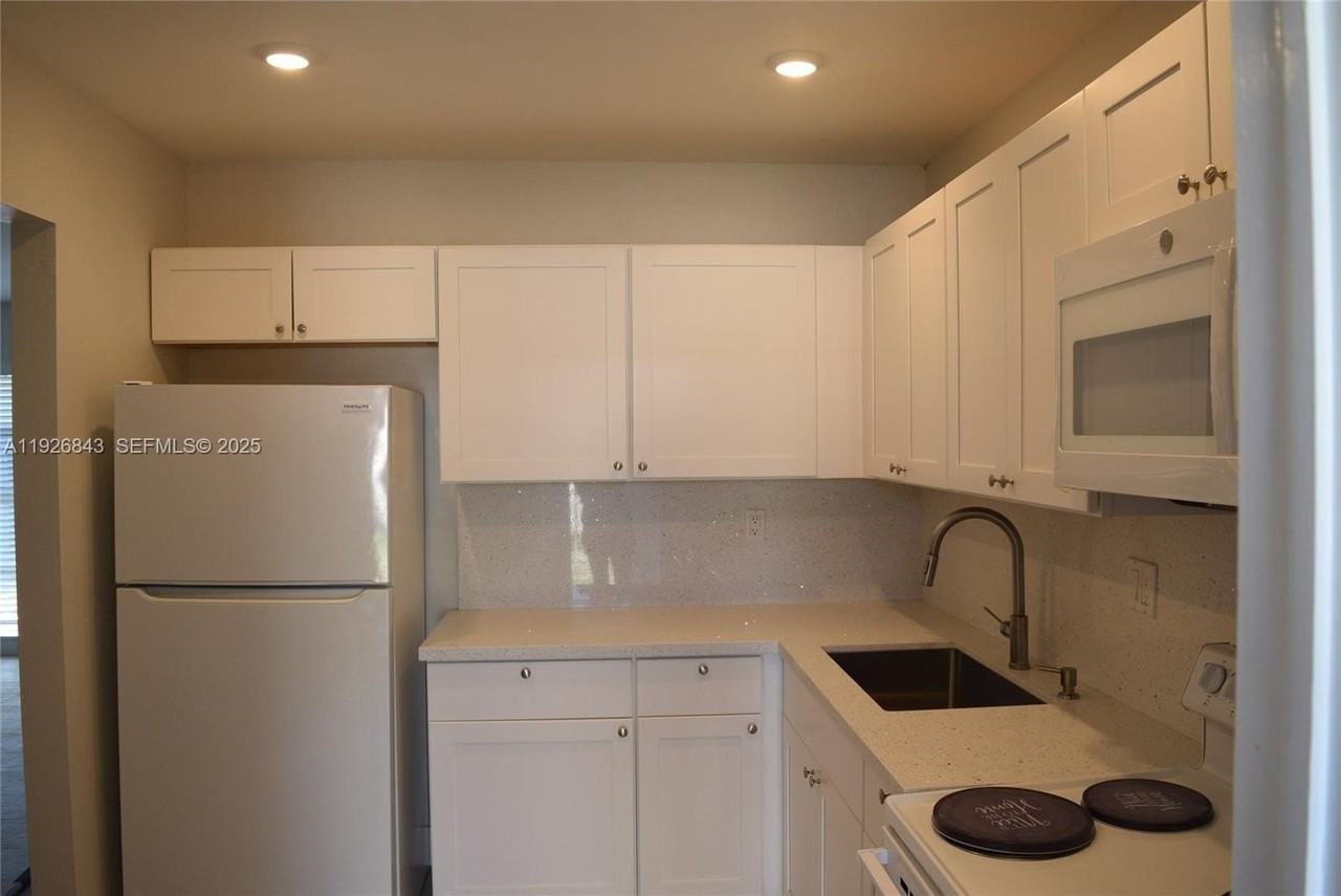 19391 Southwest 103rd Court #19393 - Photo 7 of 14