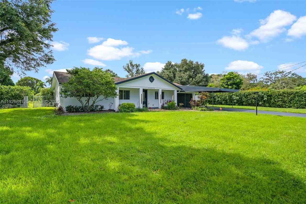 14330 Sw 16th St - Photo 4 of 50