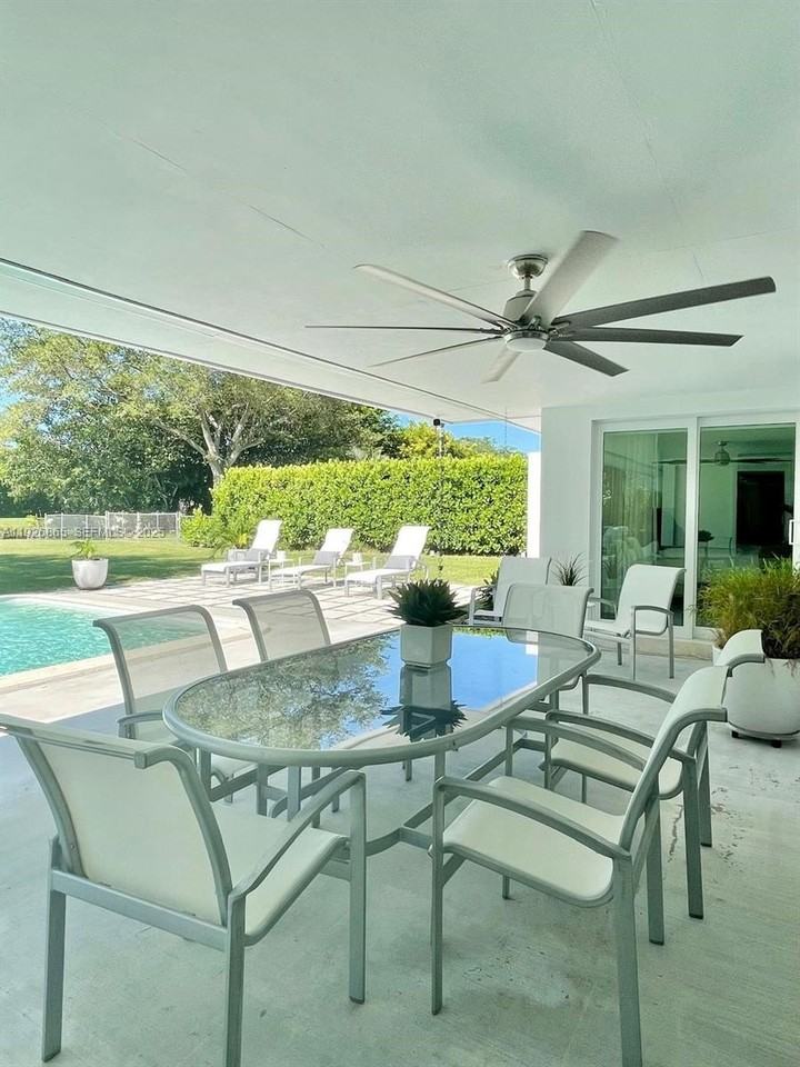 9121 Sw 85th St #2 - Photo 5 of 26