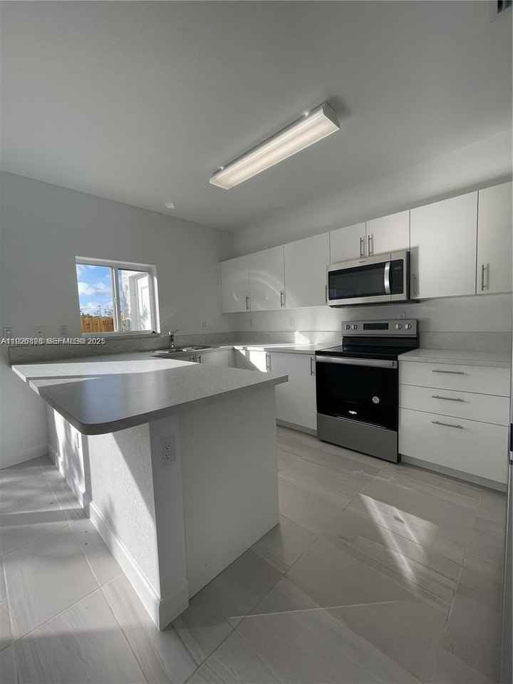 1221 Northwest 4th Lane #1221 - Photo 2 of 11