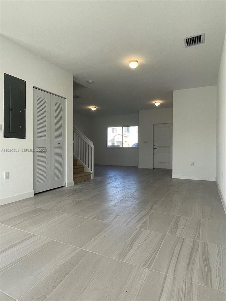 1221 Northwest 4th Lane #1221 - Photo 6 of 11