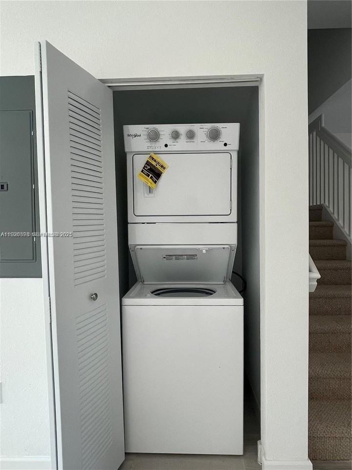 1221 Northwest 4th Lane #1221 - Photo 7 of 11