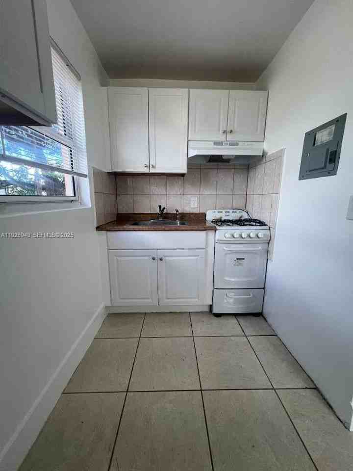 1275 Nw 60th St #6 - Photo 6 of 16