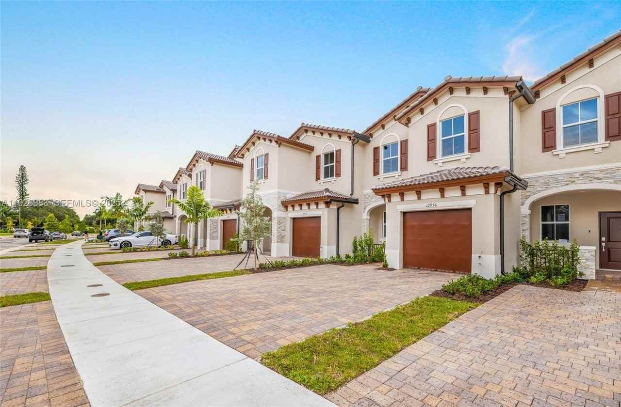 12956 Nw 22nd Pl - Photo 3 of 26