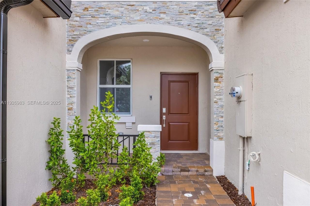 12956 Nw 22nd Pl - Photo 4 of 26