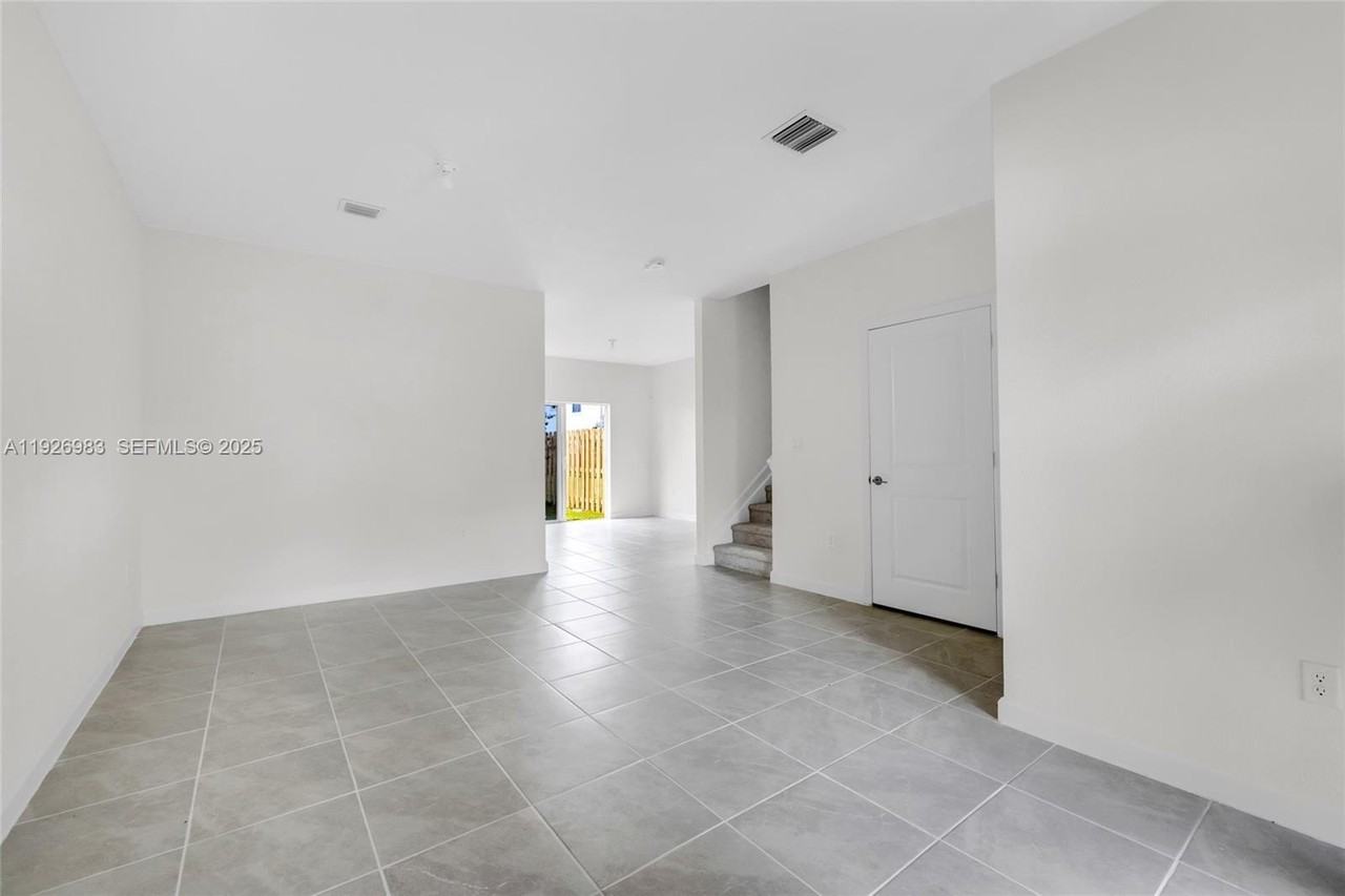 12956 Nw 22nd Pl - Photo 5 of 26