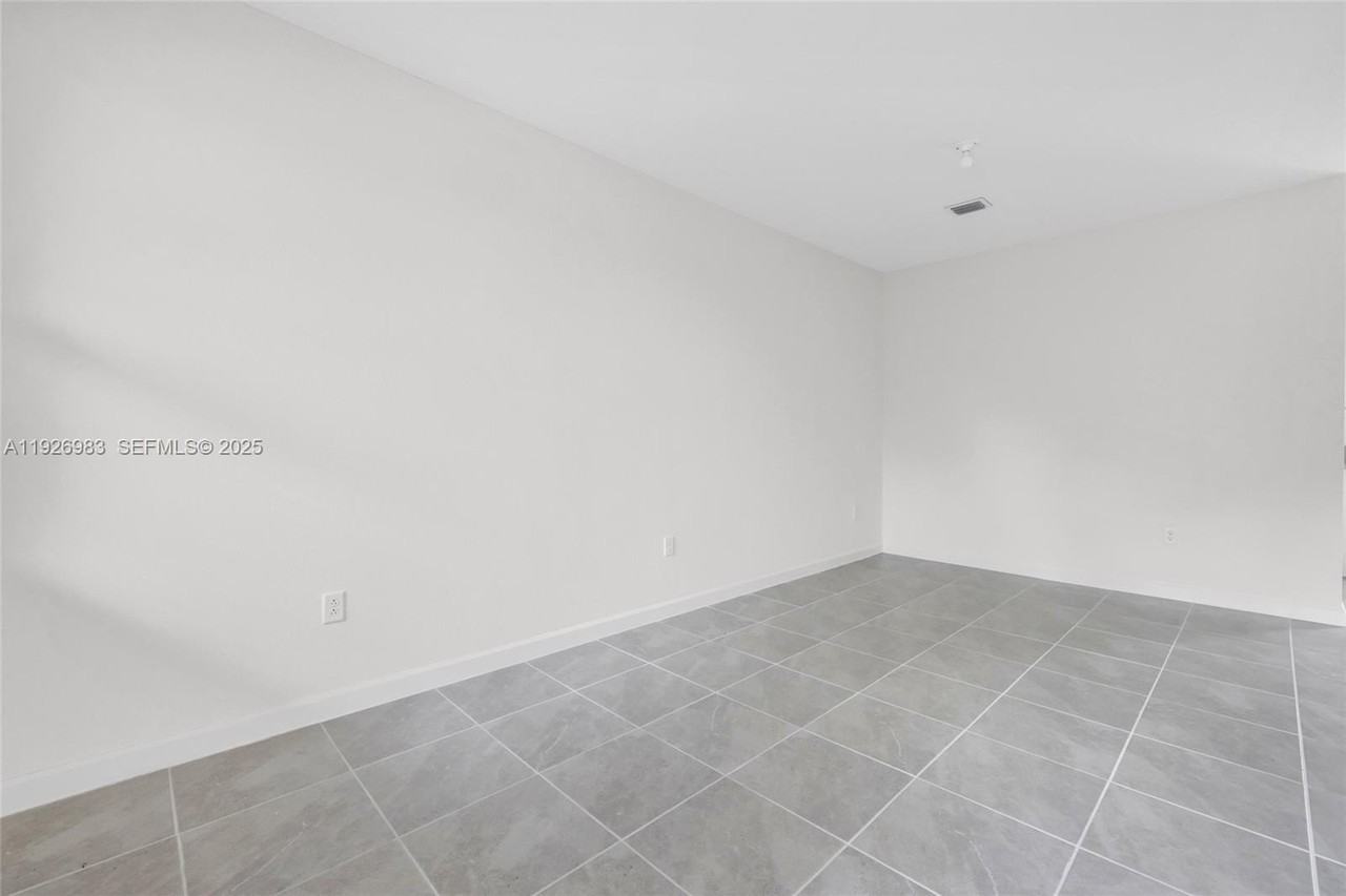 12956 Nw 22nd Pl - Photo 7 of 26