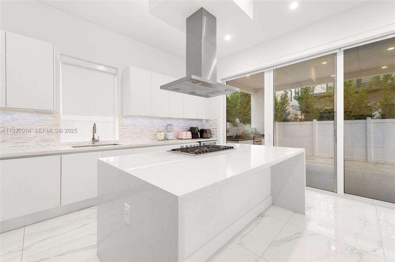 7455 Northwest 103rd Place - Photo 5 of 50