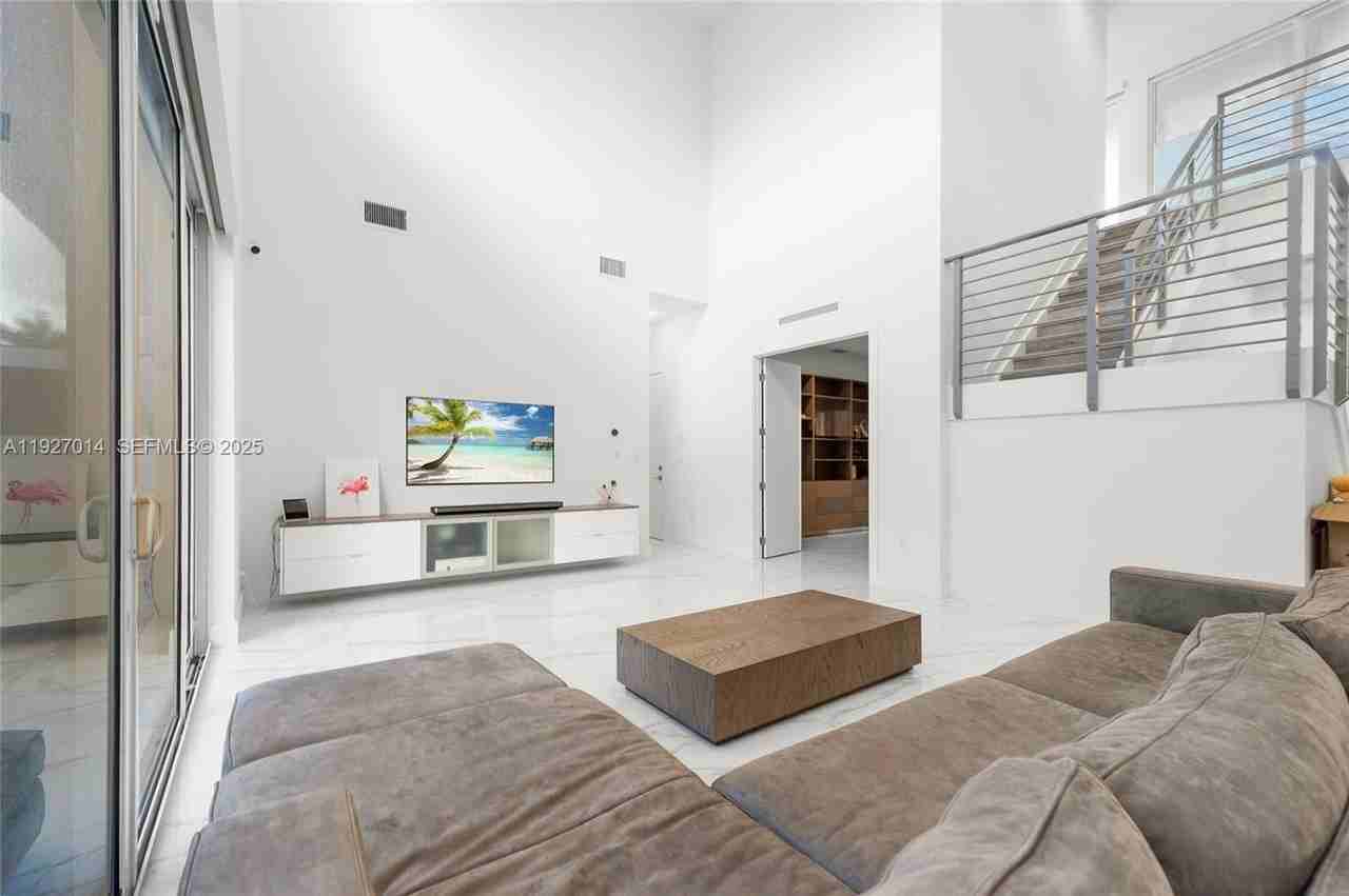 7455 Northwest 103rd Place - Photo 6 of 50