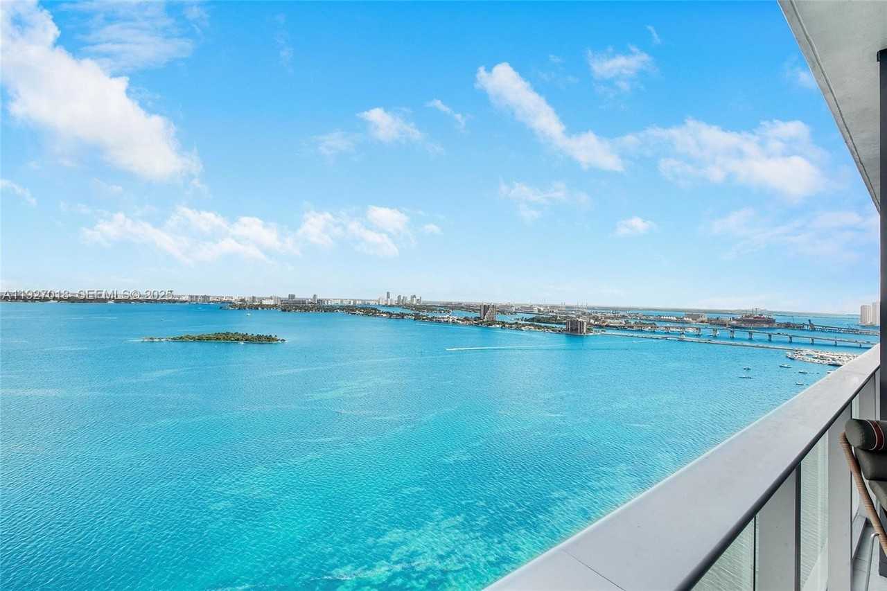 700 Ne 24th St #2702