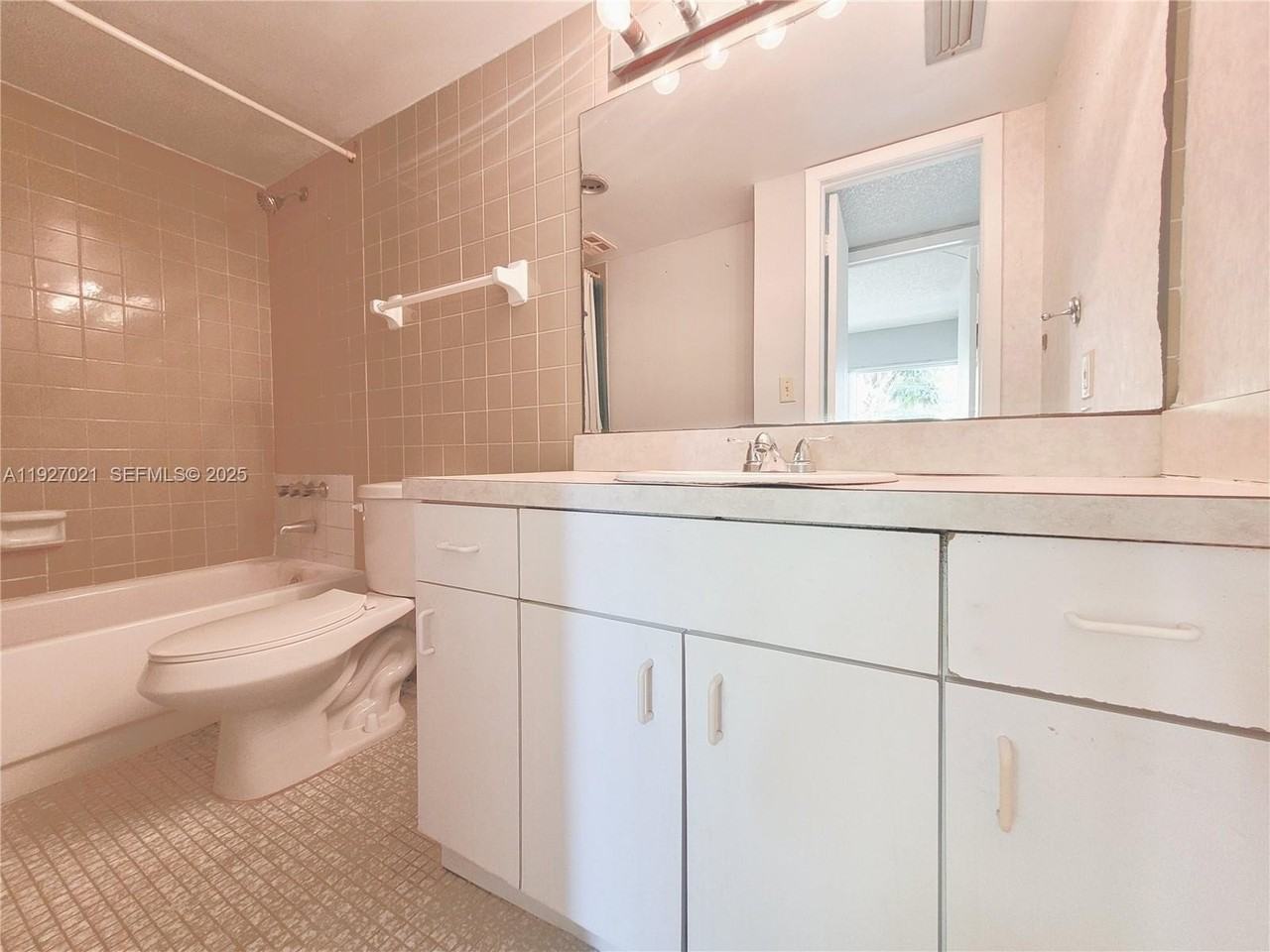 400 Northeast 18th Avenue #104 - Photo 7 of 14