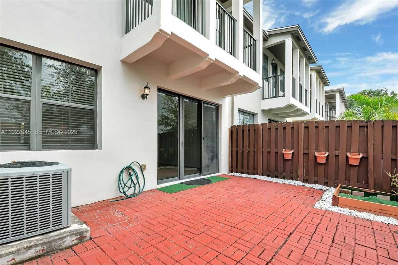 5840 Nw 104th Path #5840 - Photo 2 of 15